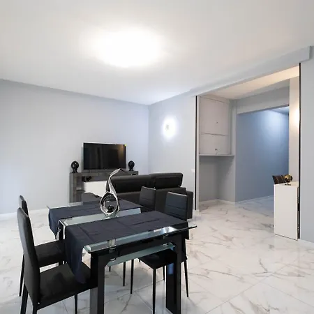 Cf Luxury House *